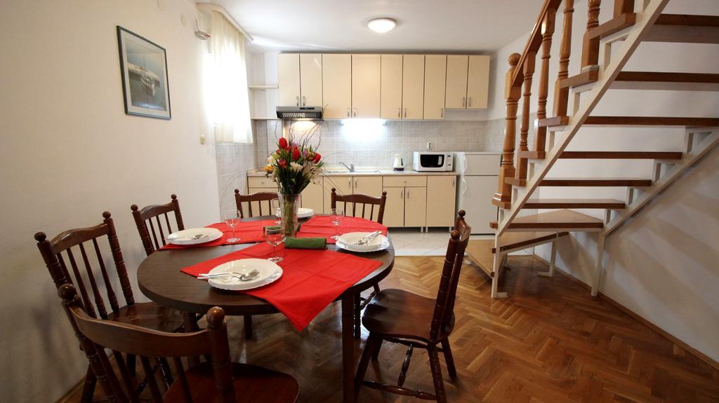 Apartments Ivka Оміш Екстер'єр фото