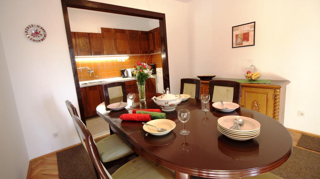 Apartments Ivka Оміш Екстер'єр фото